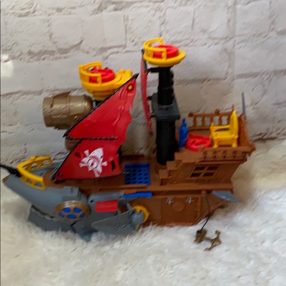 IMAGINEXT SHARK BITE PIRATE SHIP PLAYSET - Picture 1 of 12